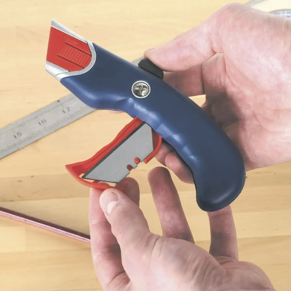 Sealey Premier Safety Knife Auto-Retracting 2